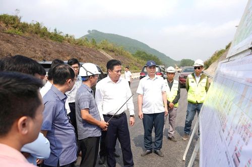 Đẩy nhanh tiến độ giải phóng mặt bằng nút giao cao tốc đoạn Cam Lộ - La Sơn