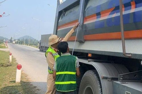 Nghệ An: Rà soát, kiểm tra hơn 2.200 xe tải và sơ-mi rơ-moóc tự đổ trên 15 tấn