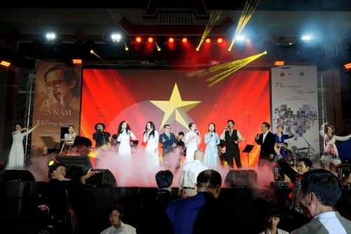 Đêm nhạc 'Nối vòng tay lớn': Lan tỏa di sản âm nhạc Trịnh Công Sơn giữa lòng Hà Nội