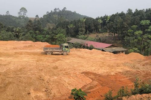 Lào Cai: Chính quyền vào cuộc sau phản ánh của Tạp chí Kinh tế Môi trường về xe chở đất gây ô nhiễm