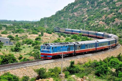 Tháo gỡ rào cản kỹ thuật và nguồn vốn cho các dự án đường sắt trọng điểm