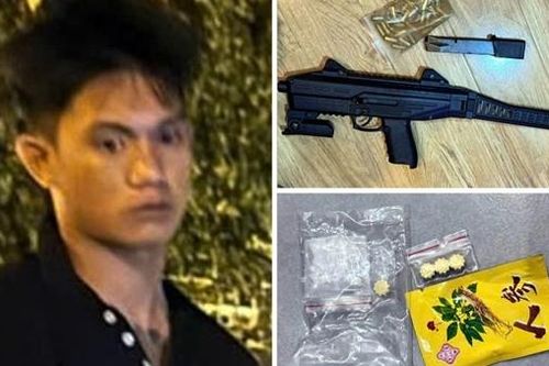 Bắt đối tượng ma túy, khám xét phát hiện súng