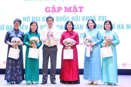 Tạo điều kiện để phụ nữ phát triển toàn diện