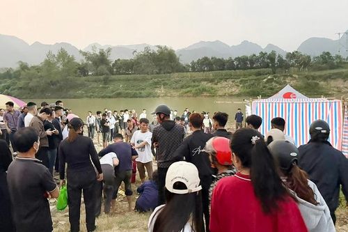 Tìm thấy thi thể người phụ nữ bỏ lại ô tô trên cầu nhảy sông