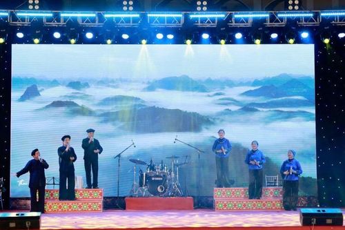 Đêm nhạc 'Giai điệu quê hương - Co Sầu yêu thương'
