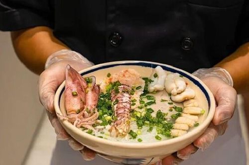 Món bún vừa ăn vừa 'quậy' ở Phú Quốc khiến du khách mê mẩn, bí mật trong bát nước chấm gây nghiện