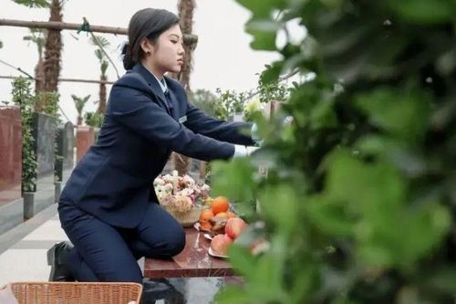 Du học về nước, cô gái trẻ chọn gắn bó với nghĩa trang khiến nhiều người bất ngờ, nhưng lại chứa đựng nhiều cảm xúc phía sau