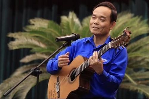 Video Bí thư Thành ủy TPHCM đàn, hát tặng đại biểu tại buổi gặp gỡ cán bộ Đoàn - Hội - Đội tiêu biểu