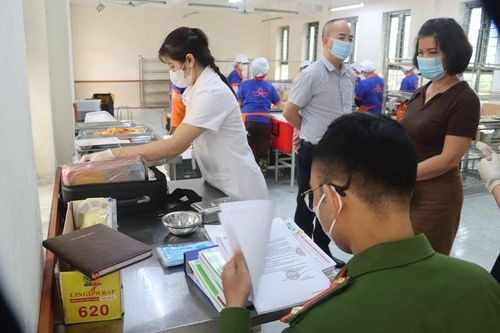 Xã Đại Xuyên tăng cường kiểm tra an toàn thực phẩm tại bếp ăn tập thể