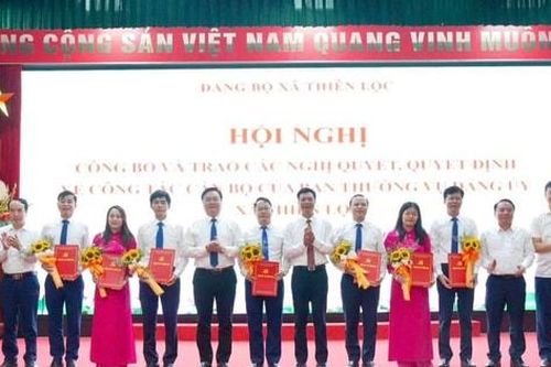 Đảng ủy xã Thiên Lộc công bố các quyết định về công tác cán bộ