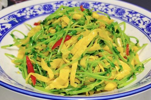 Chỉ cần chần và đảo đều là bạn đã có món ăn tươi ngon, giòn tan, lành mạnh lại bổ gan, giải độc cơ thể