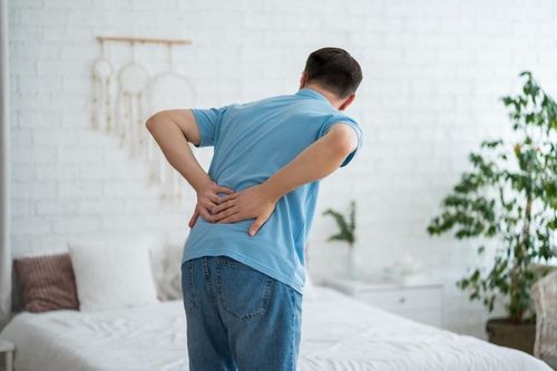 Đau thắt lưng dai dẳng: Khi nào là báo động đỏ cần đi khám ngay?