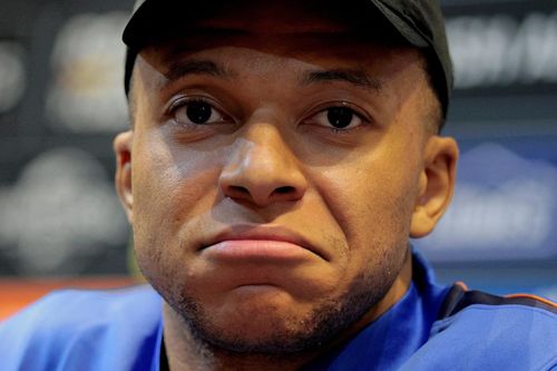 Mbappe vướng tranh cãi