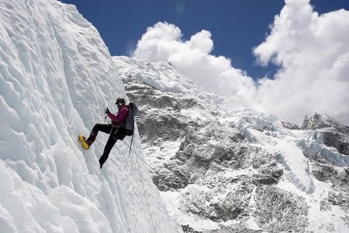 Đường dây đầu độc chấn động trên đỉnh Everest