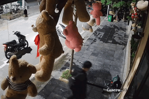 Chủ quán Trung Quốc nhờ dân mạng tìm chàng trai Việt để trả ơn