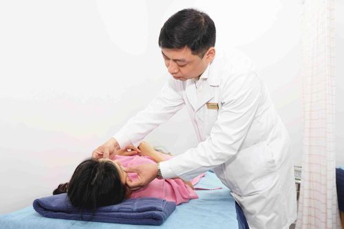 Người đi tìm 'chỗ đứng' cho y học cổ truyền trong bệnh viện công nghệ cao