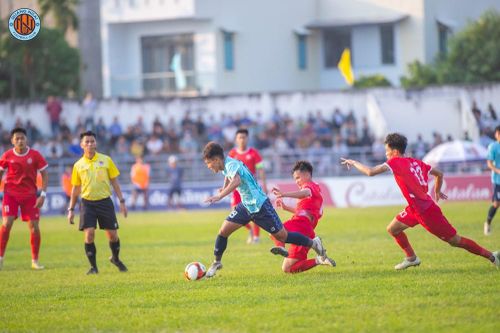 Hàng nghìn khán giả 'tiếp lửa', Quảng Ngãi thắng Đắk Lắk 1-0