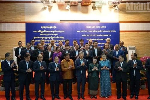 Đại sứ quán Việt Nam tại Campuchia gặp gỡ thân mật Ban Thường vụ Trung ương Đảng Nhân dân Campuchia