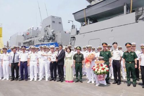 Tàu hộ vệ Asahi của Nhật Bản thăm hữu nghị Đà Nẵng