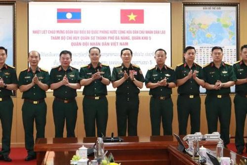 Bộ Quốc phòng QĐND Lào thăm Bộ CHQS thành phố Đà Nẵng