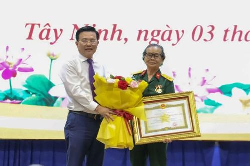 Tây Ninh: Trao tặng danh hiệu Anh hùng LLVTND, Nghệ nhân ưu tú đến cá nhân tiêu biểu