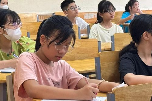'Nghẹt thở' cuộc đua vào lớp 6 CLC tại Hà Nội... tâm lý trẻ ảnh hưởng sao?