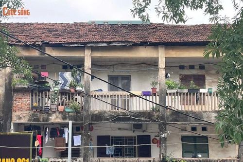 Sống trong khu tập thể 'nứt toác' ở Hà Nội, người dân mong ngày dỡ bỏ
