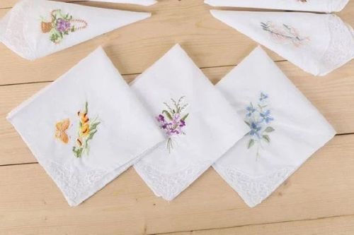 Chiếc khăn gói trọn tình mẹ