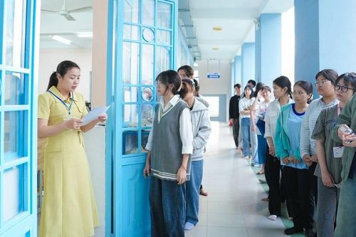 Ôn thi thời đại số: Công nghệ hỗ trợ, thực lực quyết định
