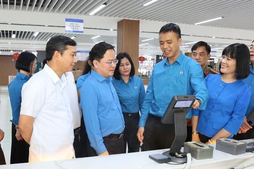 Chủ tịch Tổng LĐLĐ Việt Nam làm việc với doanh nghiệp 45.000 lao động