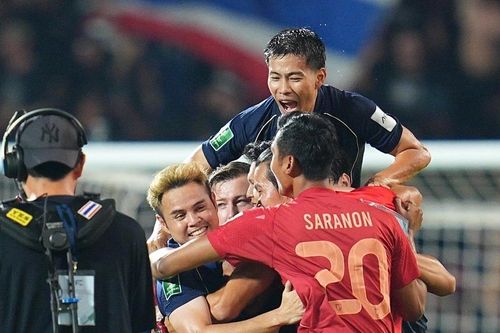 Việt Nam và Thái Lan giúp bóng đá Đông Nam Á làm nên điều hiếm thấy