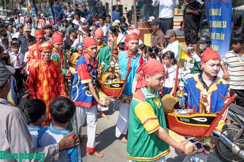 Tổ chức Lễ khao lề thế lính Hoàng Sa tại đình làng An Hải
