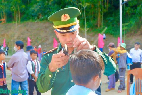 Gương sáng Biên phòng tại vùng biên La Dêê