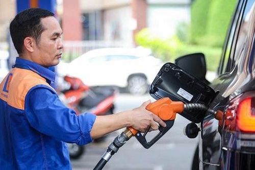 Đề xuất cơ chế chi 8.000 tỷ tạm ứng cho Quỹ bình ổn xăng dầu