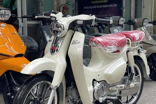 Honda Super Cub bản đặc biệt rao bán giá gấp đôi SH125i