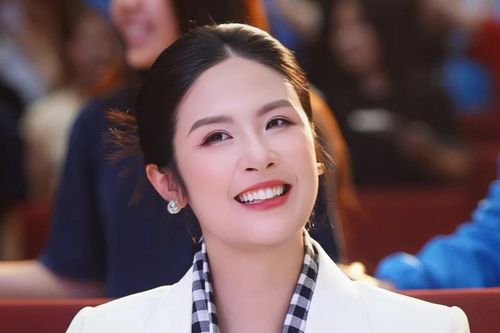 Hoa hậu Ngọc Hân: 'Tốt nghiệp thạc sĩ, tôi sẽ học tiến sĩ'
