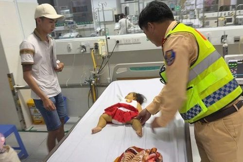 Lực lượng của Cục CSGT hai lần dùng xe đặc chủng giúp người nguy kịch cấp cứu trong đêm
