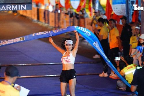 Tân vô địch 21km nữ Lê Thị Lam: Bước chạy của bản lĩnh và giấc mơ lớn