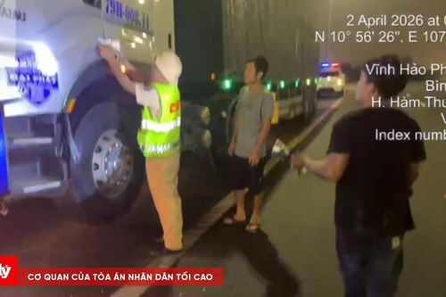 Không có bằng vẫn lái xe đầu kéo trên cao tốc