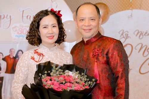 Bà ngoại U60 Nguyệt Hằng và hôn nhân 30 năm khó tìm với diễn viên Anh Tuấn