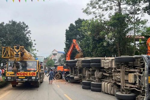 Vụ xe đầu kéo đè ô tô và xe máy khiến 2 người tử vong: Khởi tố tài xế Trần Văn Khoa