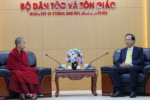 Bộ trưởng Đào Ngọc Dung tiếp Hoàng tôn Vairochana Rinpoche