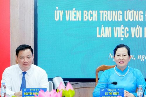 Chủ tịch Hội LHPN Việt Nam Lê Thị Thủy làm việc với Hội LHPN tỉnh Nghệ An