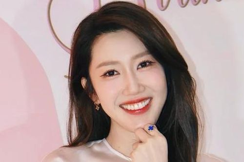 Diện mạo xinh đẹp chuẩn 'nữ thần' của diễn viên Thúy Ngân trong tiệc sinh nhật riêng tư