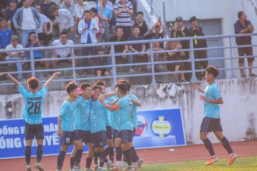 Quảng Ngãi FC thắng trận đầu tiên trên sân nhà: Sức mạnh từ tình yêu khán giả