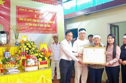 Xã Vĩnh Lộc trao Bằng 'Tổ quốc ghi công' cho Liệt sĩ Vũ Nguyên Giới