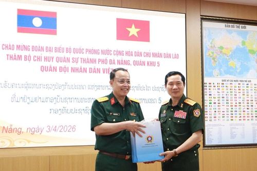 Đoàn công tác Bộ Quốc phòng Quân đội nhân dân Lào thăm Bộ Chỉ huy Quân sự thành phố Đà Nẵng