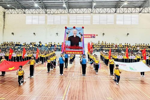Trường Tiểu học Tô Hạp - xã Khánh Sơn khai mạc Hội khỏe Phù Đổng