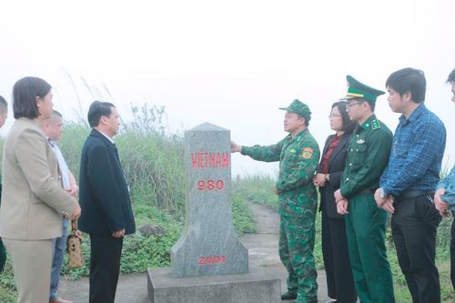 Giữ biên trong sương trắng