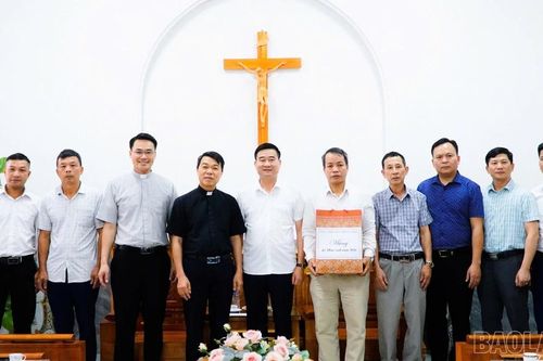Mậu A: Thăm, tặng quà các tổ chức Công giáo nhân dịp Lễ Phục sinh 2026
